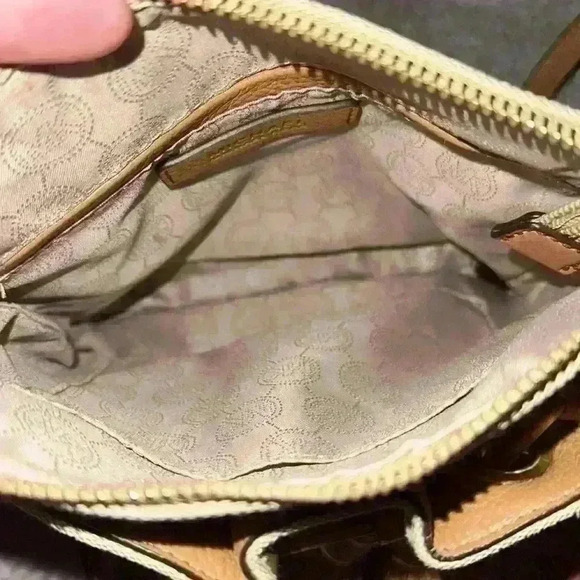 Michael Kors | Signature MK Tan/Gold color Crossbody with Tassel - Picture 6 of 7